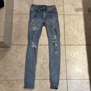 Woman’s size 2 super stretch ripped jeans. X-long